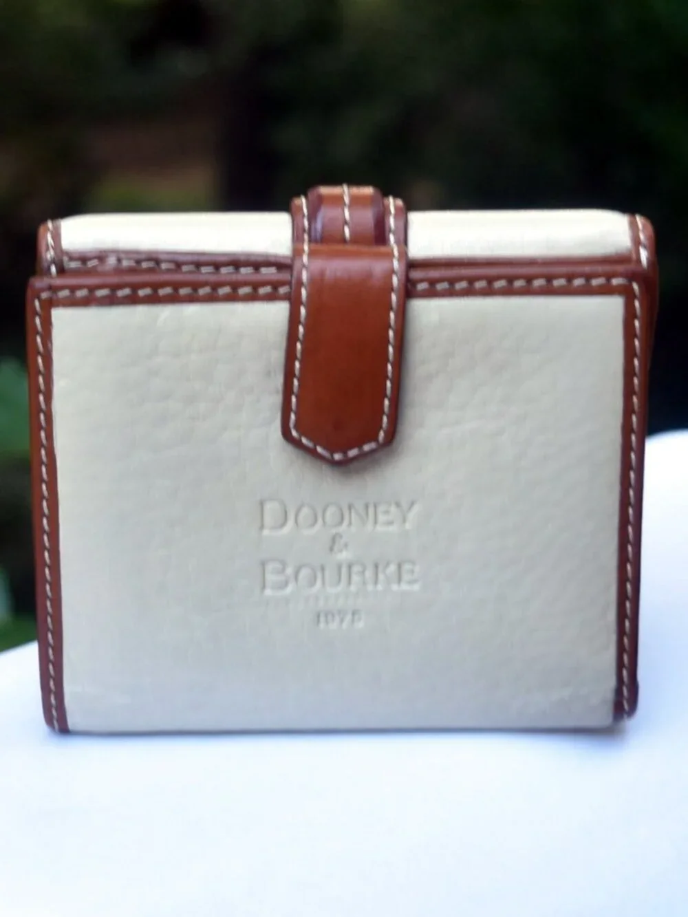 Dooney & Bourke Leather Bifold Wallet Ivory Cream British Tan